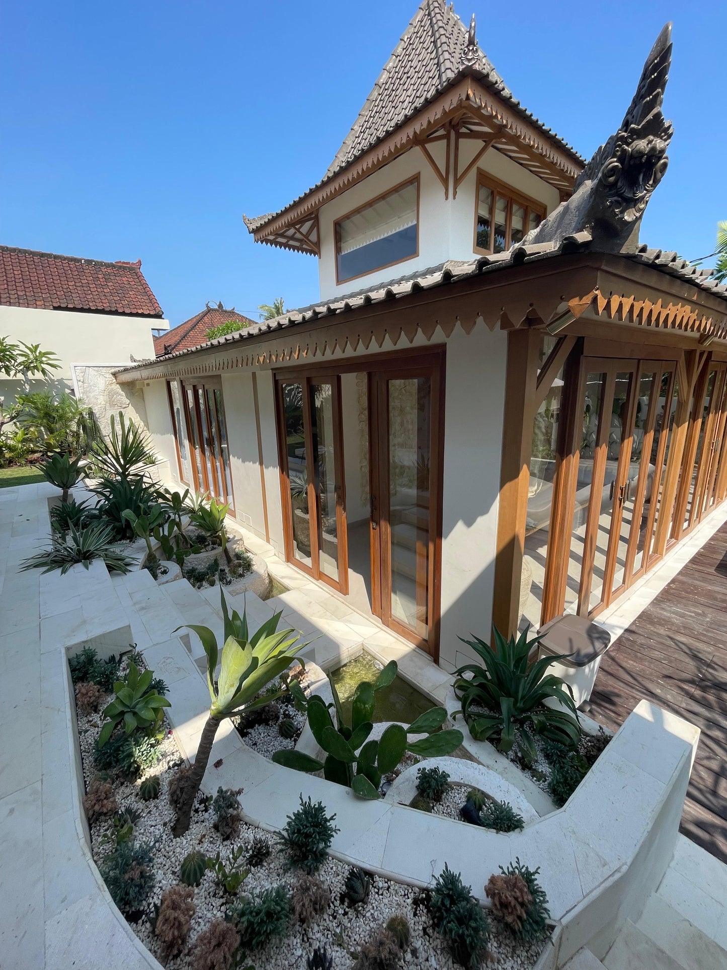 VILLA PANDE